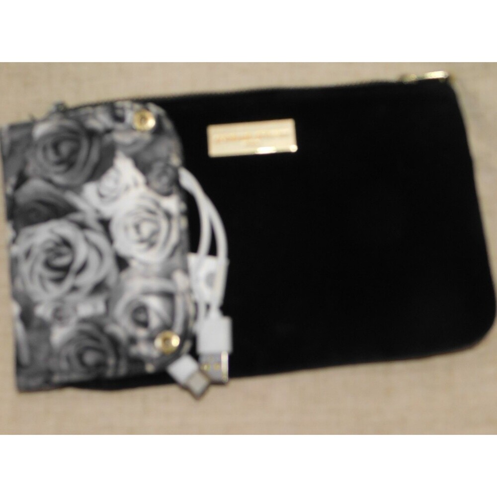 Adrienne Vittadini Studio Charging wallet w/ detachable strap black wristlet